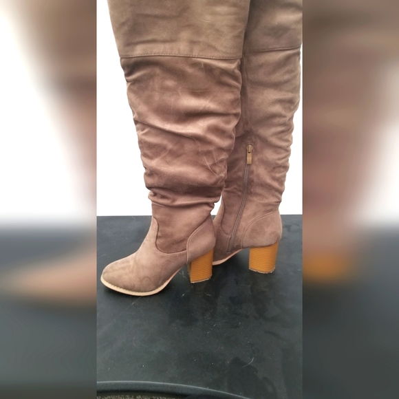 Over the knee Boots - Picture 2 of 3